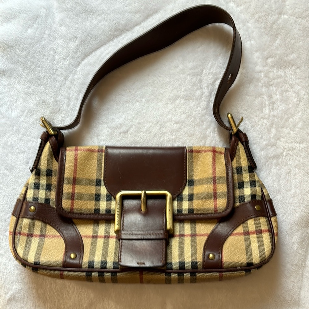 Burberry nova check shoulder bag. Great condition.